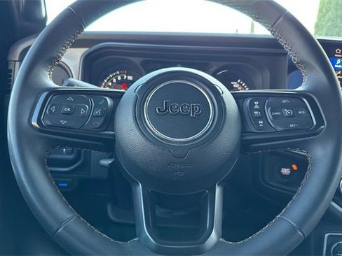 Used 2024 Jeep Wrangler Unlimited image 26
