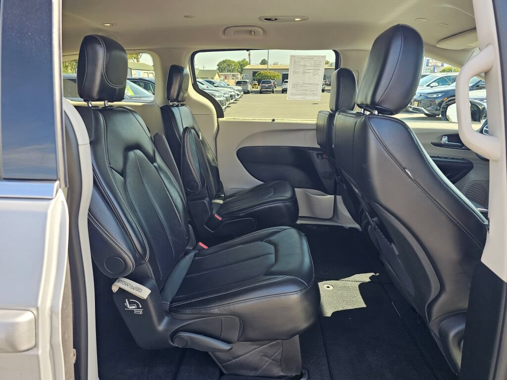 Used 2024 Chrysler Pacifica Touring-L FWD image 14