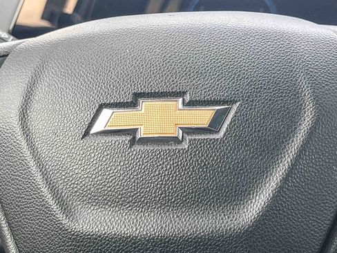 Certified 2025 Chevrolet Trax LT w/ LT Convenience Package image 21