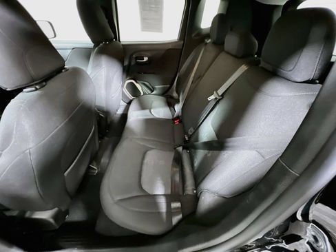 Used 2017 Jeep Renegade Latitude FWD image 21