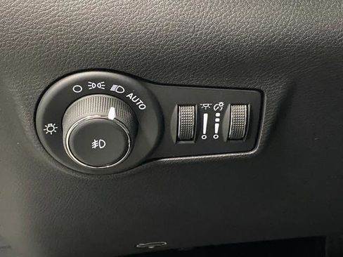 New 2025 Jeep Compass Latitude w/ Sun & Sound Group image 24