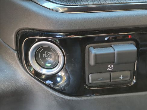 Used 2022 Chevrolet Silverado 1500 ZR2 image 19