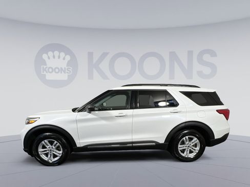 Used 2022 Ford Explorer XLT w/ Equipment Group 202A image 2