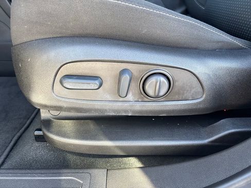 Used 2023 GMC Acadia SLE w/ Driver Convenience Package image 15