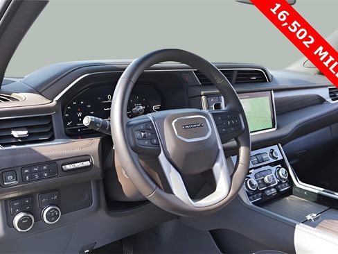 Used 2024 GMC Yukon Denali image 35