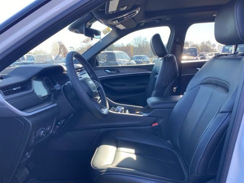 New 2025 Jeep Grand Cherokee Limited image 11