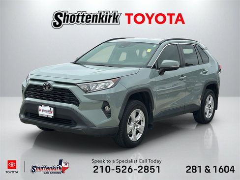 Used 2021 Toyota RAV4 XLE image 1