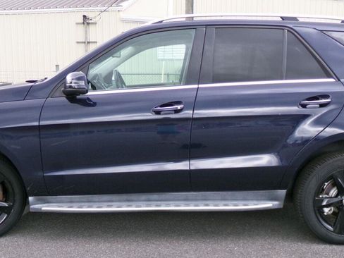 Used 2018 Mercedes-Benz GLE 350 w/ Premium 1 Package image 2
