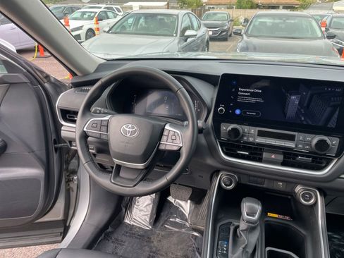 Used 2025 Toyota Grand Highlander FWD image 36