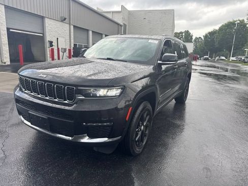 Used 2023 Jeep Grand Cherokee L Limited w/ Luxury Tech Group II AWD/4WD image 9