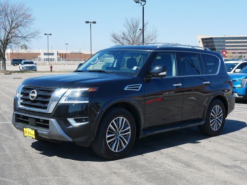 Used 2024 Nissan Armada SL w/ Captain's Chairs Package image 2