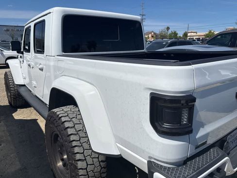 Certified 2021 Jeep Gladiator Overland AWD/4WD image 13
