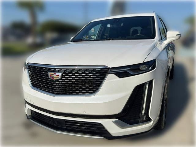 Used 2022 Cadillac XT6 Premium Luxury w/ Technology Package FWD image 3
