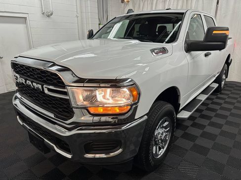 Used 2024 RAM 2500 Tradesman w/ Chrome Appearance Group AWD/4WD image 4
