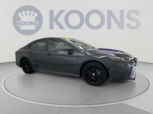 Used 2025 Toyota Camry SE FWD image 10