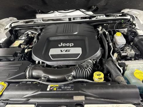 Used 2017 Jeep Wrangler Unlimited Sahara w/ Mopar Chrome Edition Group AWD/4WD image 24