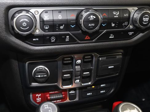 Used 2024 Jeep Wrangler Unlimited Sport AWD/4WD image 26