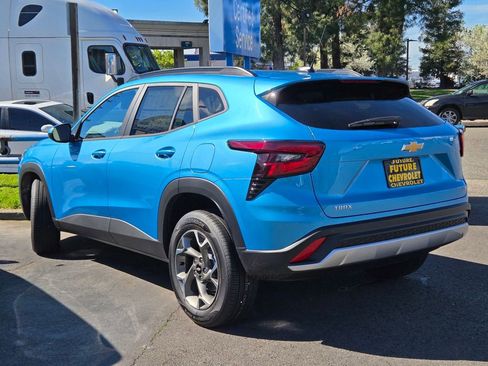 New 2026 Chevrolet Trax LT w/ Driver Confidence Package image 2
