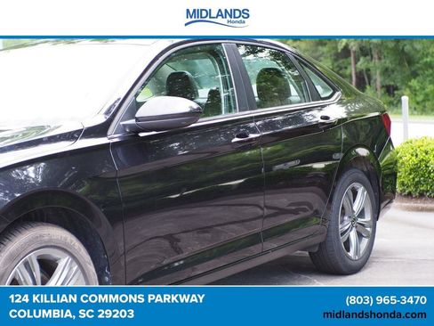 Used 2024 Volkswagen Jetta SE FWD image 3