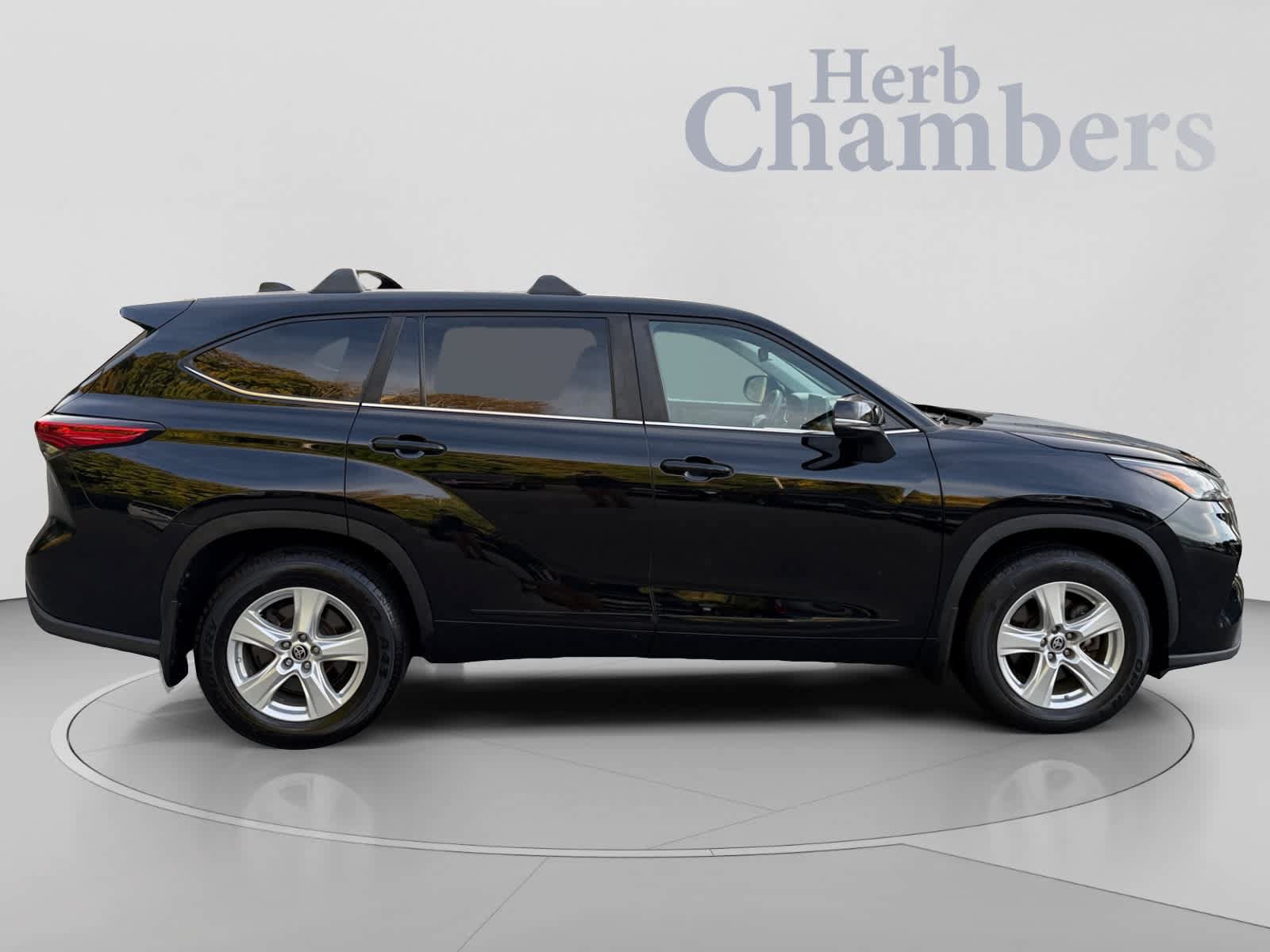 Used 2023 Toyota Highlander L AWD/4WD image 16