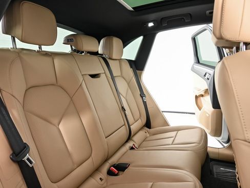 Certified 2025 Porsche Macan image 23