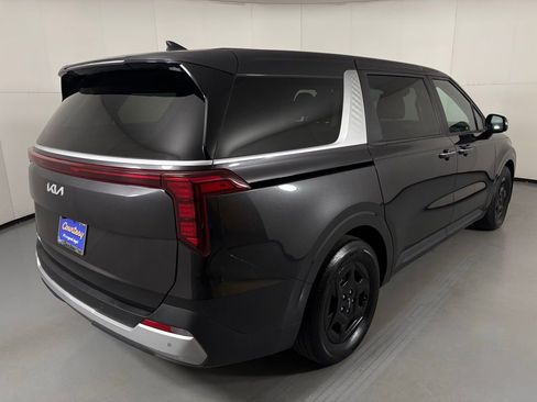 Used 2025 Kia Carnival image 8