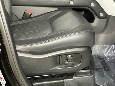 Used 2022 Land Rover Defender 110 X-Dynamic SE image 11