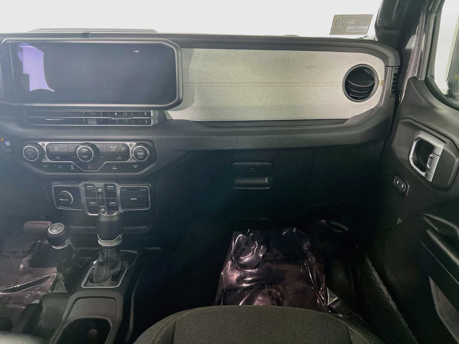 Used 2024 Jeep Wrangler Unlimited AWD/4WD image 22