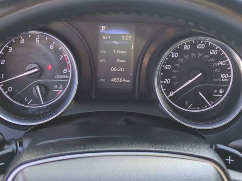 Certified 2020 Toyota Camry SE image 25