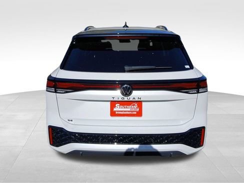 New 2026 Volkswagen Tiguan SE R-Line image 4