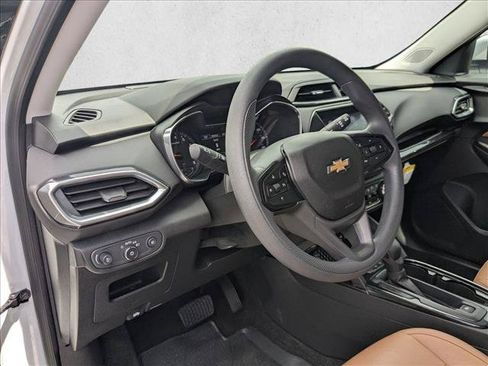 Used 2023 Chevrolet TrailBlazer LT w/ Convenience Package FWD image 10