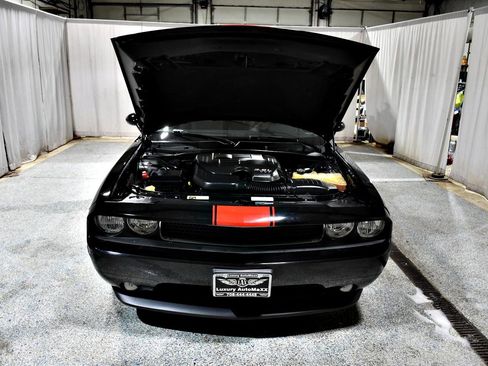 Used 2013 Dodge Challenger SXT image 37