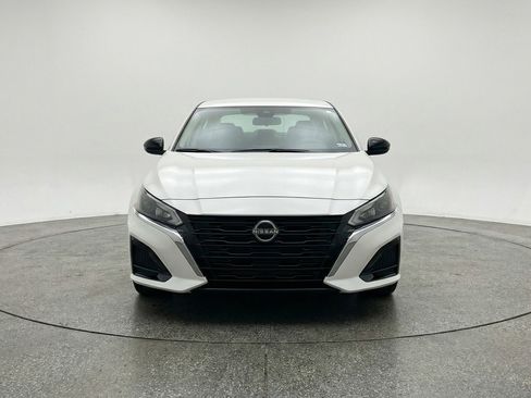 Used 2025 Nissan Altima 2.5 SV image 2