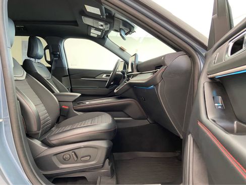 Used 2025 Ford Explorer ST-Line w/ Premium Package AWD/4WD image 19