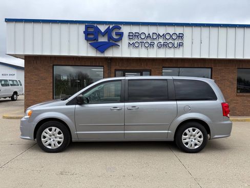 Used 2015 Dodge Grand Caravan SE w/ Quick Order Package 29E SE image 2