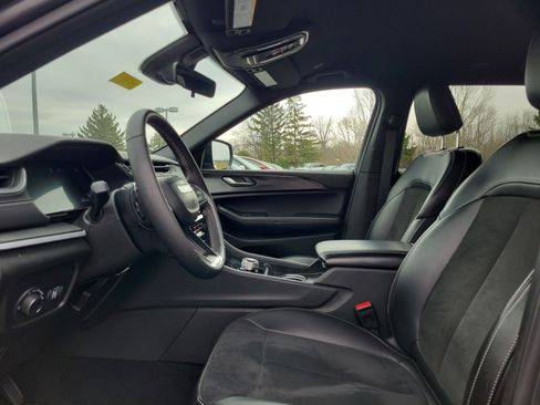 Used 2025 Jeep Grand Cherokee L Altitude image 15