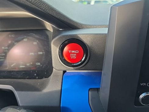 Used 2025 Toyota Tacoma TRD Off-Road image 17