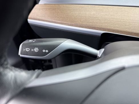 Used 2022 Tesla Model Y Long Range image 27