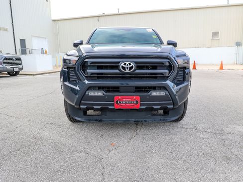 Certified 2025 Toyota Tacoma SR5 w/ SR5 Upgrade Package AWD/4WD image 3