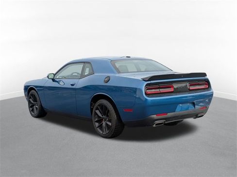 Used 2022 Dodge Challenger SXT w/ Driver Convenience Group image 4