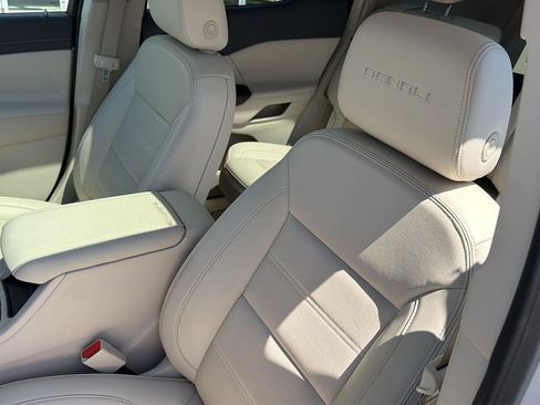 Used 2023 GMC Acadia Denali w/ Denali Technology Package FWD image 31