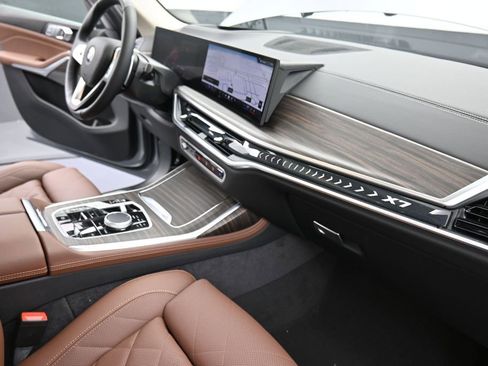 Used 2026 BMW X7 xDrive40i AWD/4WD image 21
