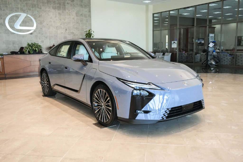 New 2026 Lexus ES 350e w/ Accessory Package (Z1) FWD image 3