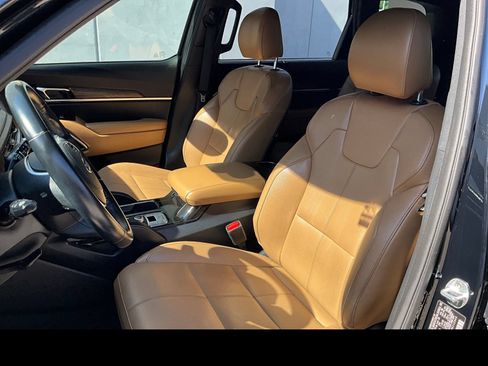 Used 2021 Kia Telluride SX w/ Towing Package FWD image 9