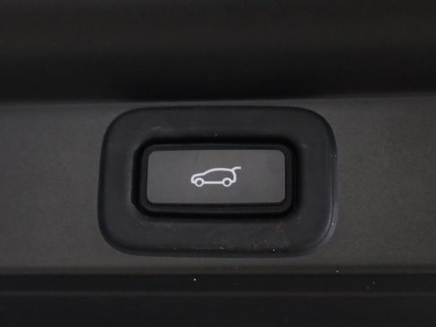 Used 2023 Land Rover Range Rover SE image 8