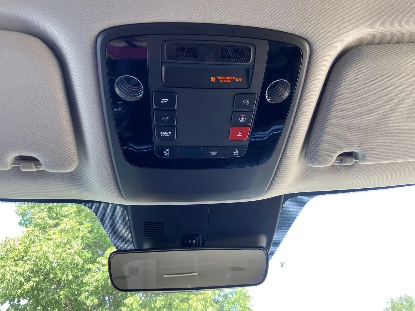 Used 2025 Kia Carnival FWD image 17