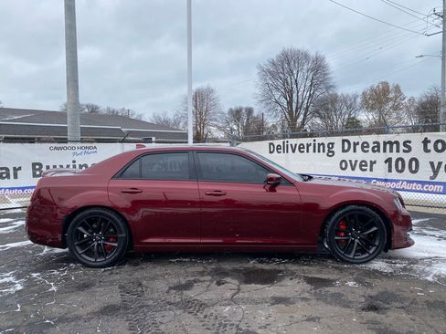 Used 2023 Chrysler 300 C image 2