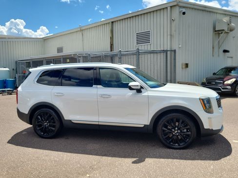 Used 2020 Kia Telluride SX w/ Towing Package FWD image 3