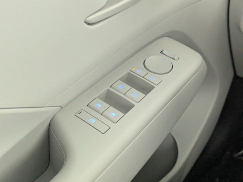 Used 2026 Hyundai Kona SE image 17