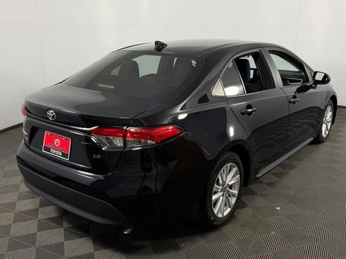 Used 2023 Toyota Corolla LE w/ LE Convenience Package FWD image 8